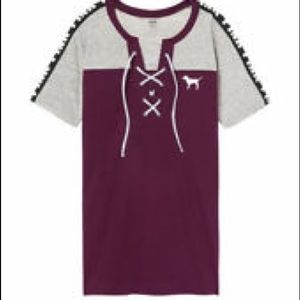 NWT vs pink tie campus tee